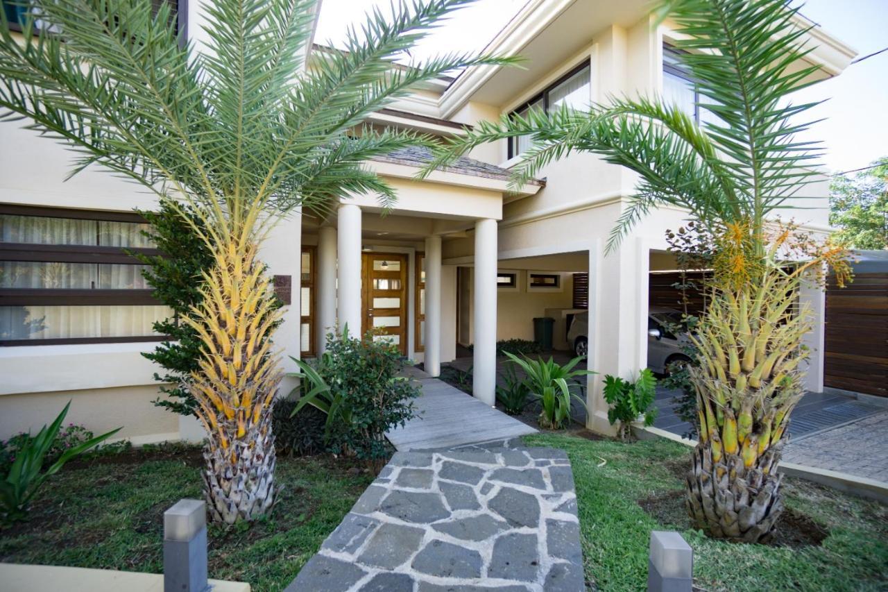 Villasun Luxury Apartments & Villas Flic en Flac Экстерьер фото